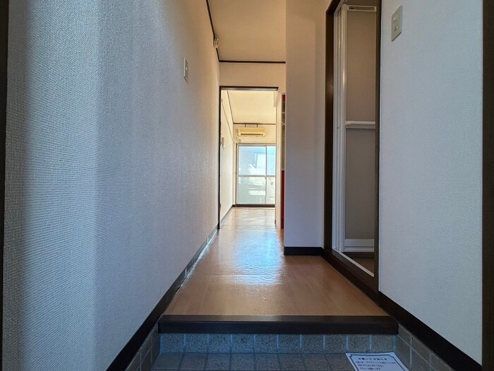 物件内観写真17　(玄関)