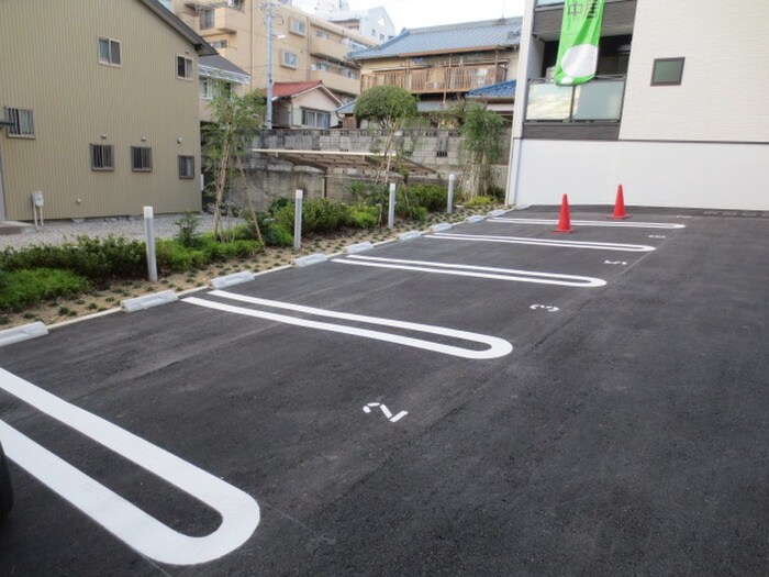 物件外観写真3　(駐車場)