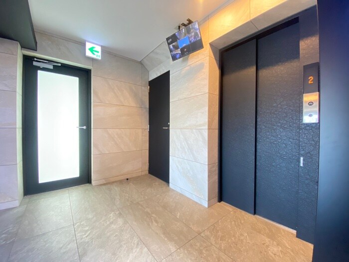 物件外観写真2　(エントランス部分)