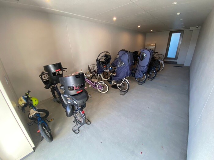 物件外観写真5　(駐輪場)