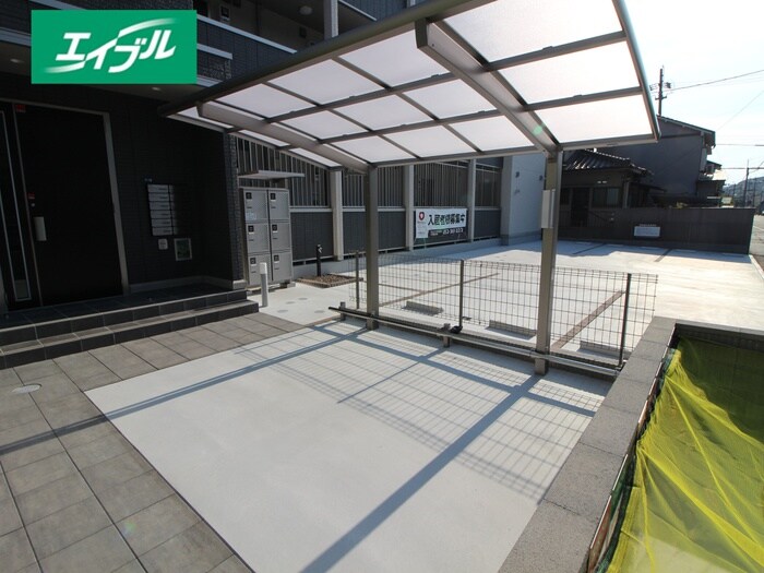 物件外観写真3　(駐輪場)