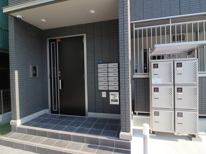 物件外観写真5　(エントランス部分)