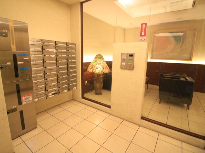 物件外観写真4　(エントランス部分)