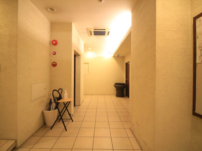 物件外観写真5　(エントランス部分)