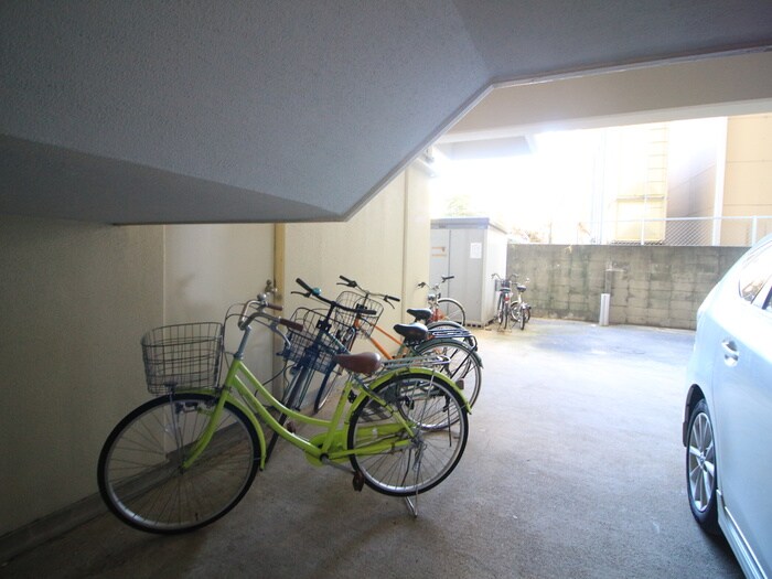 物件外観写真6　(駐輪場)