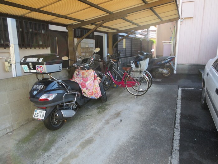 物件外観写真3　(駐輪場)
