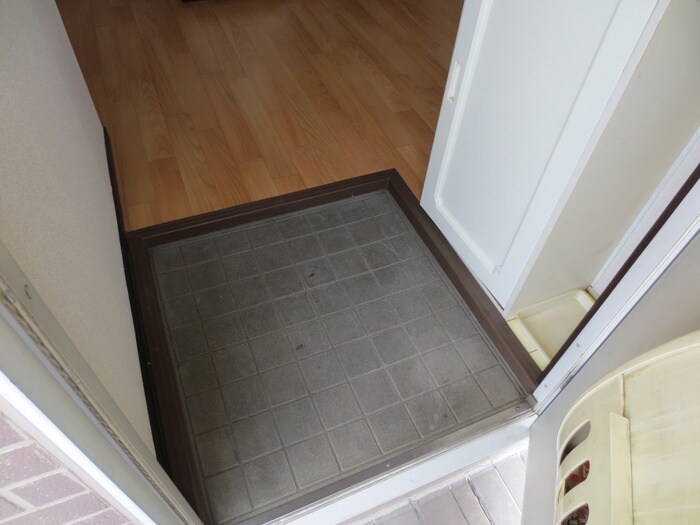 物件内観写真12　(玄関)