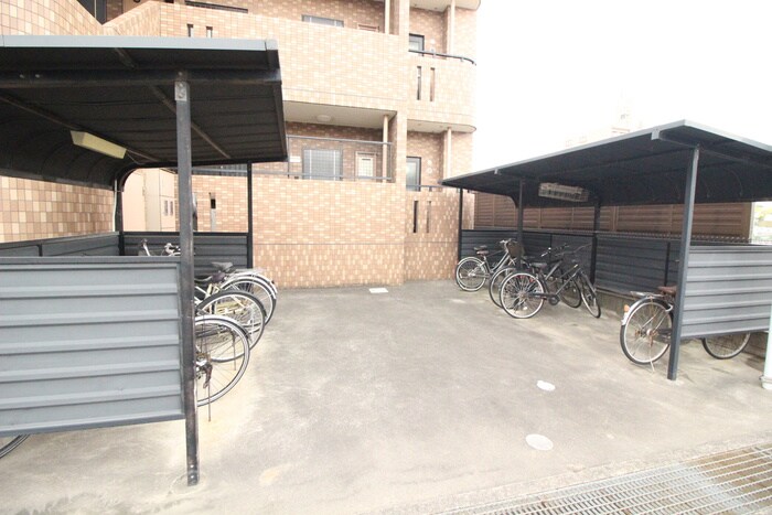 物件外観写真5　(駐輪場)