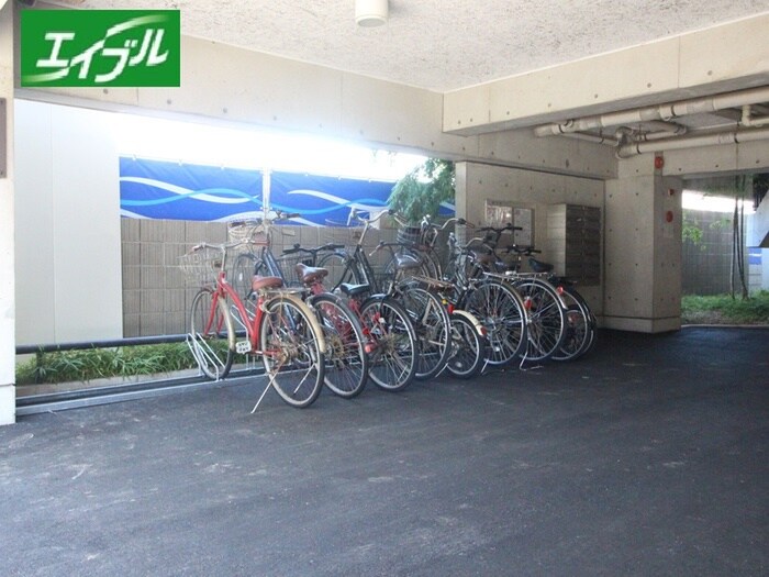 物件外観写真2　(駐輪場)