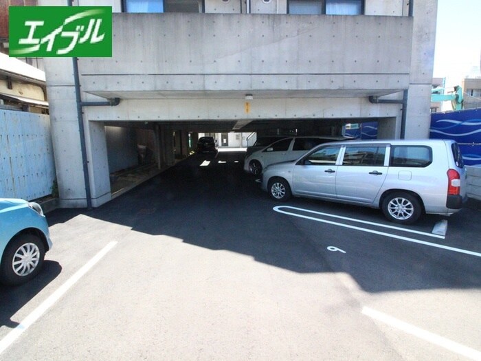 物件外観写真4　(駐車場)