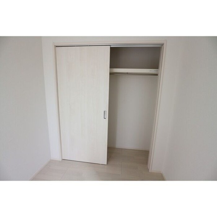 物件内観写真4　(収納)