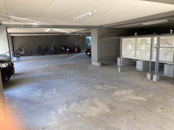 物件外観写真4　(駐車場)