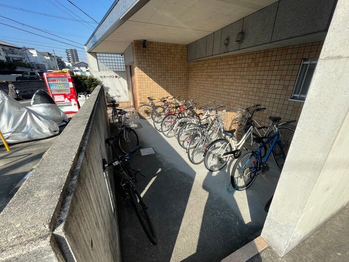 物件外観写真3　(駐輪場)