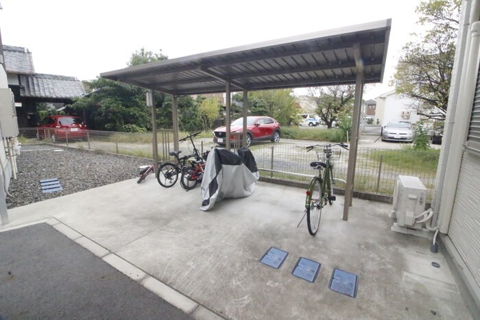 物件外観写真4　(駐輪場)