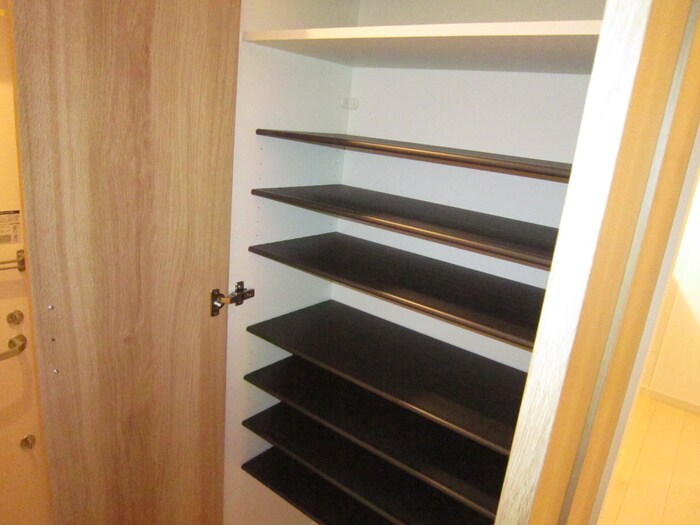 物件内観写真15　(靴箱)