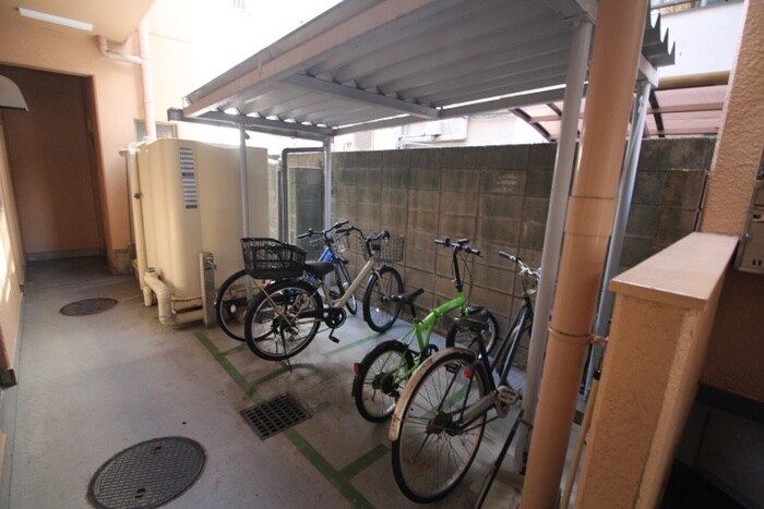 物件外観写真4　(駐輪場)