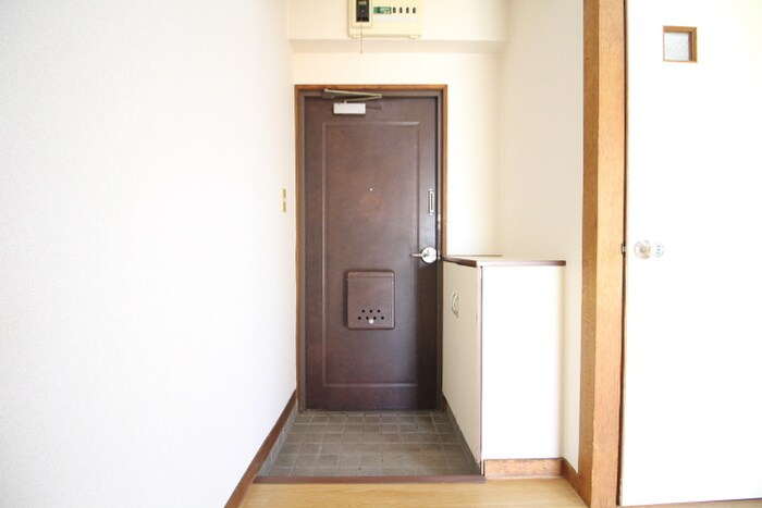 物件内観写真14　(玄関)