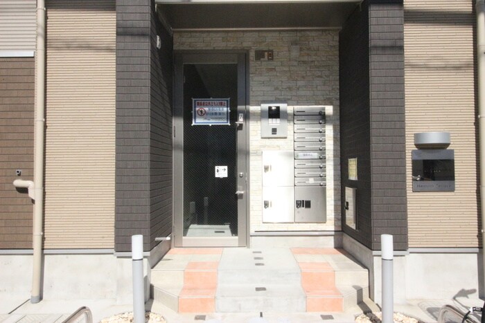 物件外観写真3　(エントランス部分)