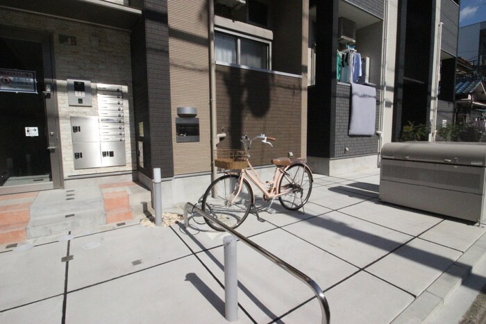 物件外観写真4　(駐輪場)