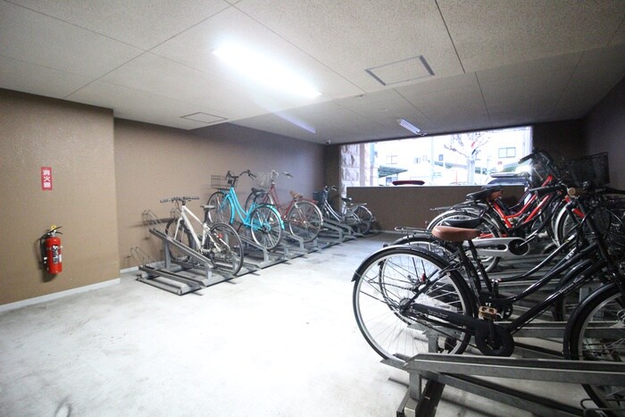 物件外観写真4　(駐輪場)