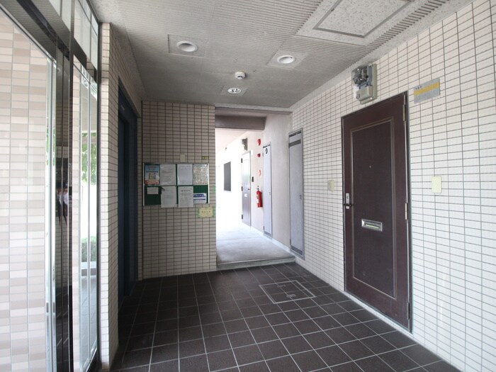 物件外観写真4　(エントランス部分)