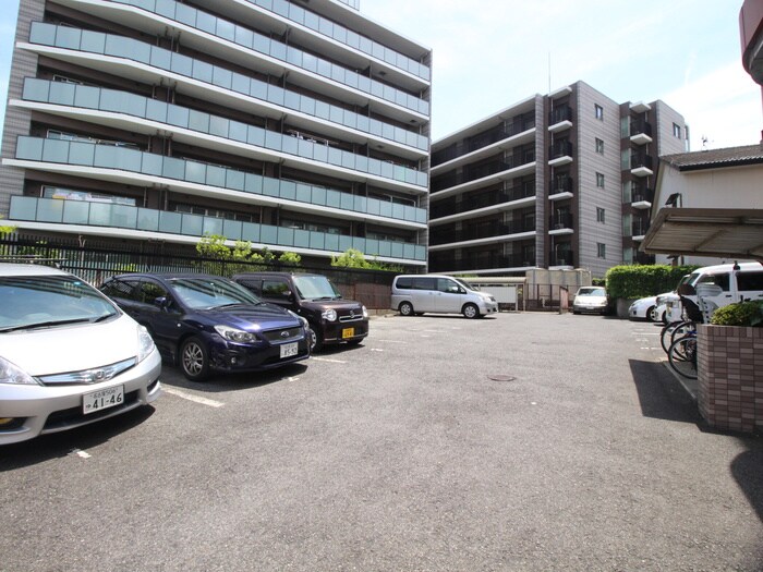 物件外観写真6　(駐車場)