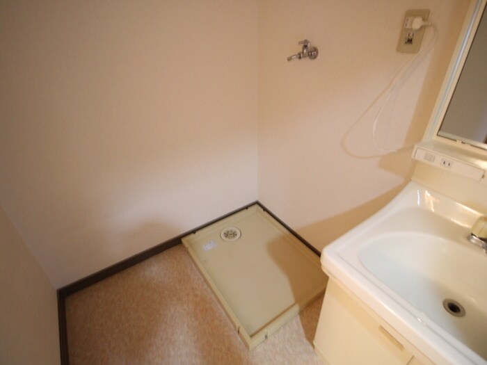 物件内観写真12　(洗濯機置場)