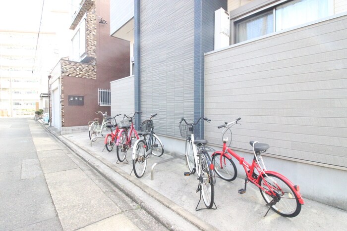 物件外観写真4　(駐輪場)