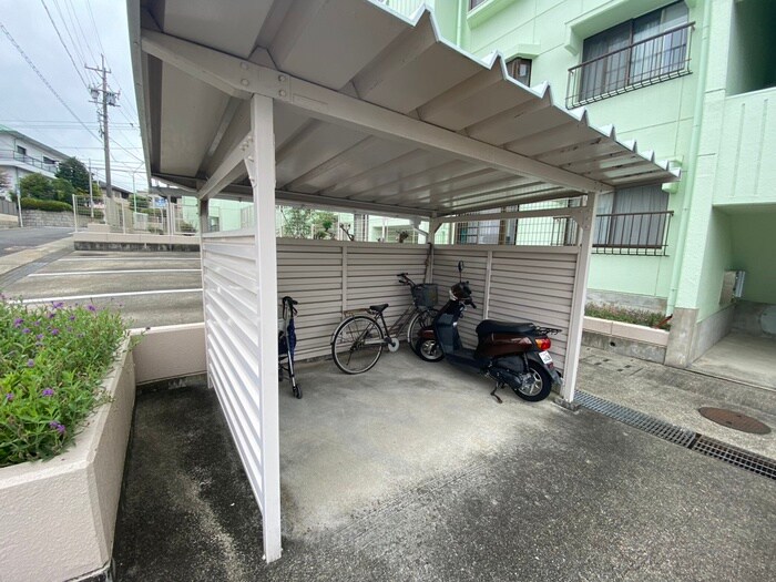 物件外観写真5　(駐輪場)