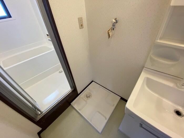 物件内観写真13　(洗濯機置場)