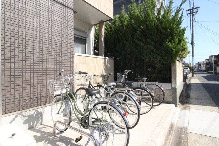 物件外観写真2　(駐輪場)