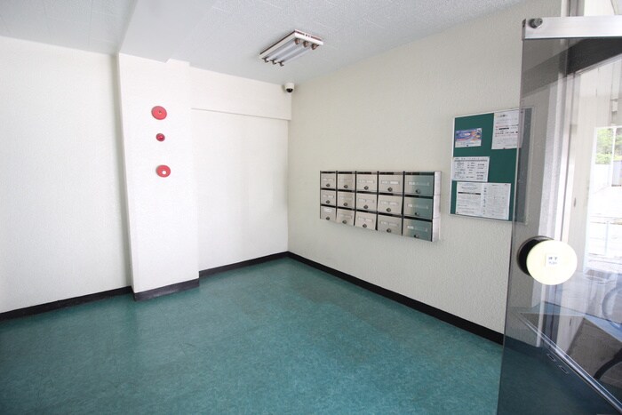 物件外観写真5　(エントランス部分)