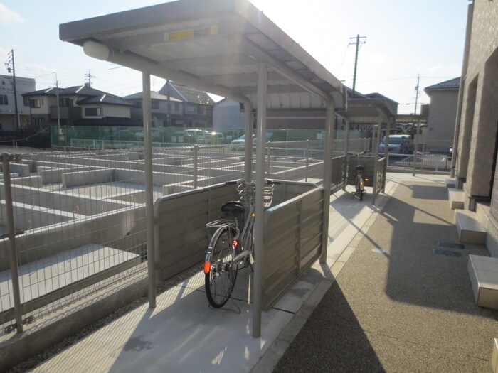 物件外観写真3　(駐輪場)