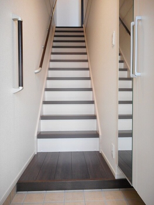 物件内観写真11　(玄関)