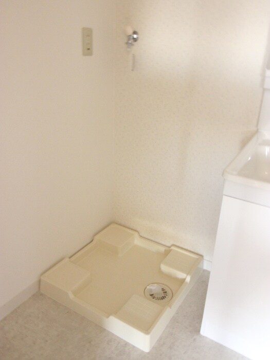 物件内観写真12　(洗濯機置場)