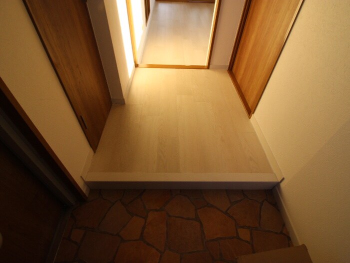 物件内観写真14　(玄関)