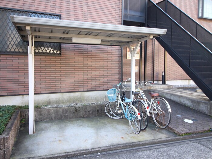 物件外観写真4　(駐輪場)