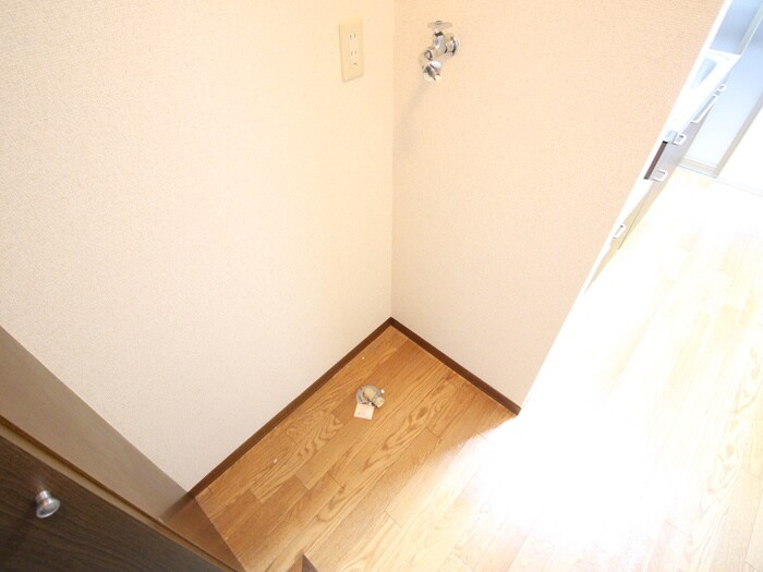 物件内観写真13　(洗濯機置場)