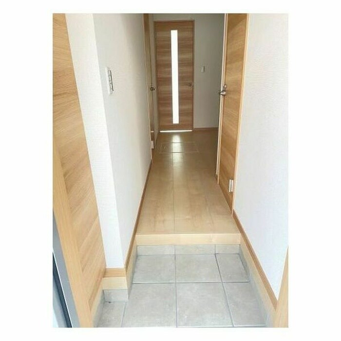 物件内観写真12　(玄関)