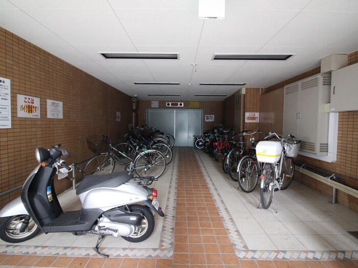 物件外観写真4　(駐輪場)
