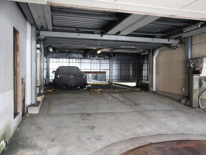 物件外観写真4　(駐車場)