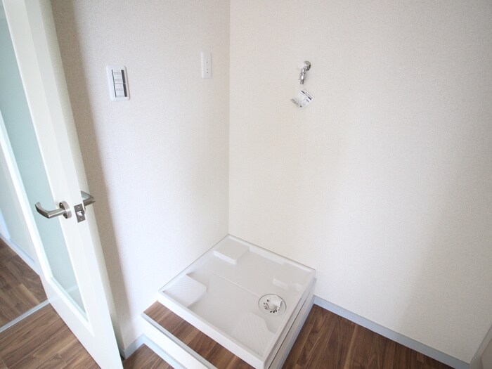 物件内観写真12　(洗濯機置場)