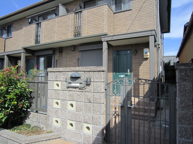 物件外観写真3　(エントランス部分)