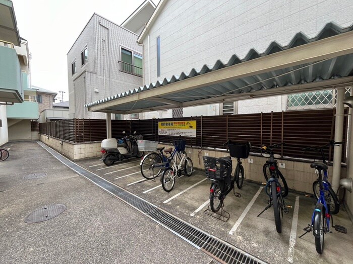 物件外観写真3　(駐輪場)