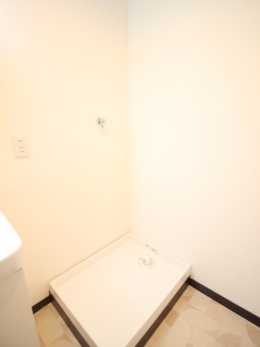 物件内観写真12　(洗濯機置場)