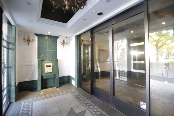 物件外観写真3　(エントランス部分)