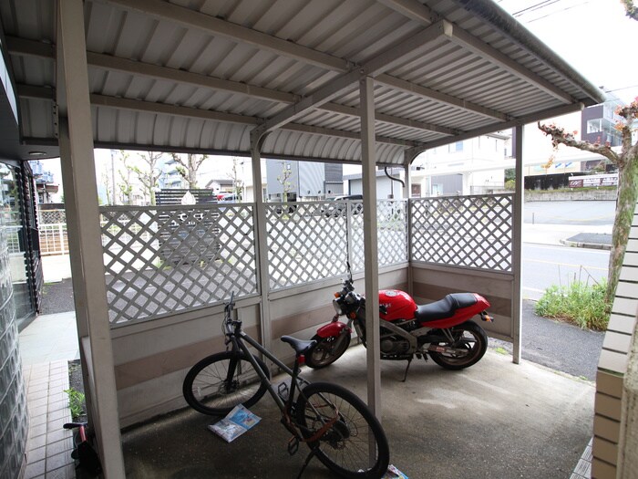 物件外観写真4　(駐輪場)