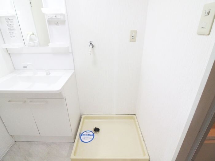 物件内観写真13　(洗濯機置場)