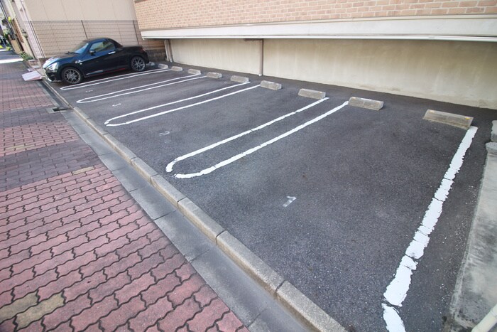 物件外観写真5　(駐車場)