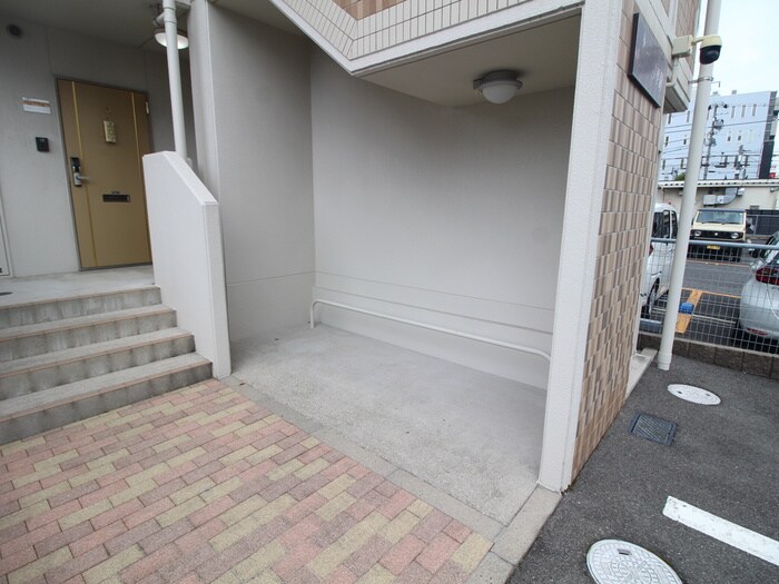 物件外観写真4　(駐輪場)